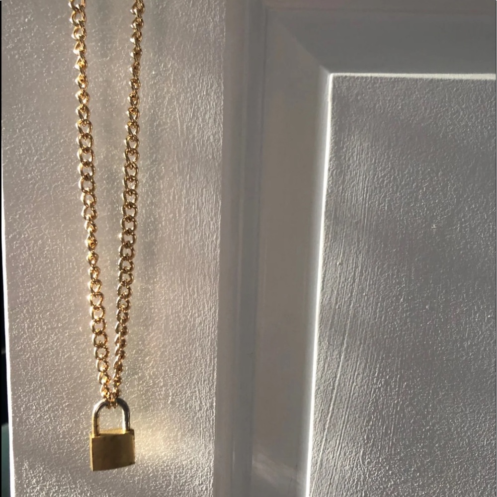Lock and chain necklace gold